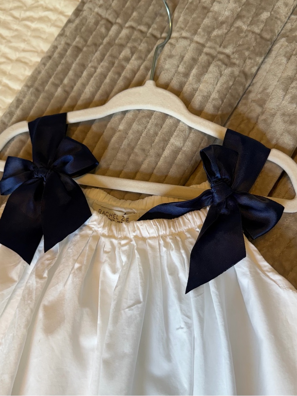 Rachel Zoe White Girls' Dress with Navy Bows, size 24 months - Picture 6 of 11